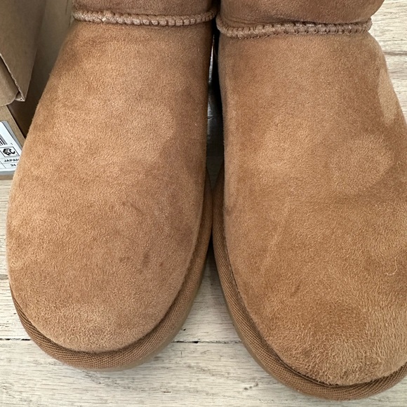 Ugh Bailey Button II - Picture 11 of 11